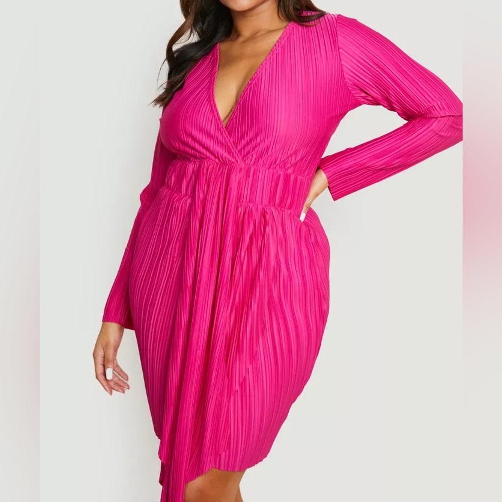 Boohoo Curve PLISSE DRAPE FAUX WRAP DRESS